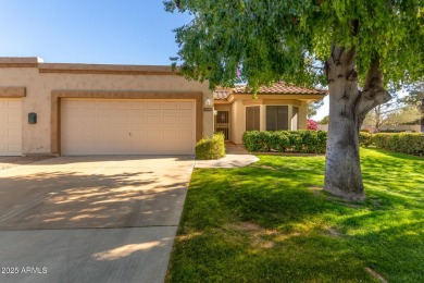 Welcome to this charming 2-bedroom, 2-bathroom end-unit home on Westbrook Village / Vista Golf Course in Arizona - for sale on GolfHomes.com, golf home, golf lot