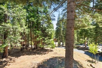 Charming Year-Round Retreat in Lake Almanor West Nestled on a on Lake Almanor West Golf Course in California - for sale on GolfHomes.com, golf home, golf lot