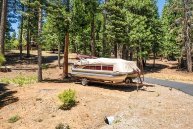 Charming Year-Round Retreat in Lake Almanor West Nestled on a on Lake Almanor West Golf Course in California - for sale on GolfHomes.com, golf home, golf lot