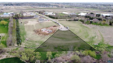 Beautiful 1.19 acre walkout lot located at the end of a black on Willow Run Golf Course in South Dakota - for sale on GolfHomes.com, golf home, golf lot