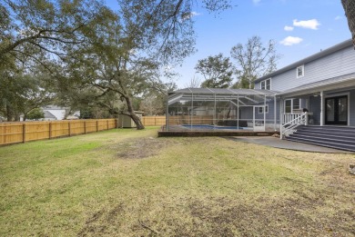 Practically Perfect! This Bluewater Bay beauty checks ALL the on Fairway Oaks at Magnolia Golf Course in Florida - for sale on GolfHomes.com, golf home, golf lot