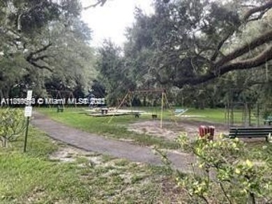 INVESTORS INVESTORS INVESTORS - RENTED FOR 2k A MONTH AND on Pine Island Ridge Country Club in Florida - for sale on GolfHomes.com, golf home, golf lot