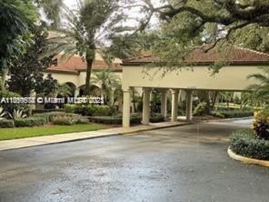 INVESTORS INVESTORS INVESTORS - RENTED FOR 2k A MONTH AND on Pine Island Ridge Country Club in Florida - for sale on GolfHomes.com, golf home, golf lot