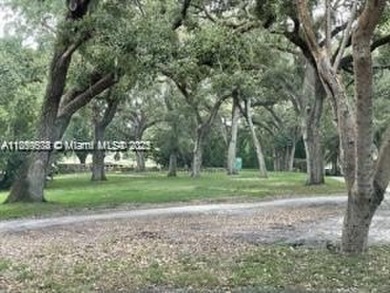 INVESTORS INVESTORS INVESTORS - RENTED FOR 2k A MONTH AND on Pine Island Ridge Country Club in Florida - for sale on GolfHomes.com, golf home, golf lot