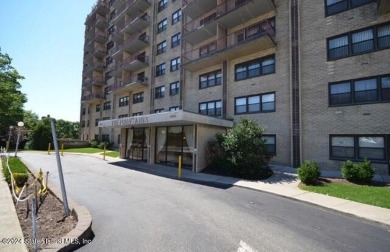 Luxury Hi-Rise 24 hour doorman. Bright & airy 1 bedroom 1 bath on Silver Lake Golf Course in New York - for sale on GolfHomes.com, golf home, golf lot