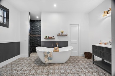 NEW CONSTRUCTION! JUST COMPLETED DOUBLE LOT 3 BEDROOM, 3 BATH, 2 on Riverwood Golf Club in Florida - for sale on GolfHomes.com, golf home, golf lot