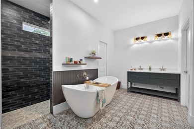 NEW CONSTRUCTION! JUST COMPLETED DOUBLE LOT 3 BEDROOM, 3 BATH, 2 on Riverwood Golf Club in Florida - for sale on GolfHomes.com, golf home, golf lot