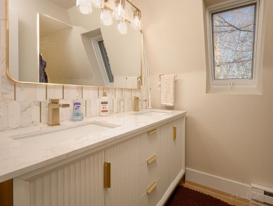 Beautifully updated and upgraded 2 bed, 2 bath Washburne on Eagle Ridge Inn and Resort in Illinois - for sale on GolfHomes.com, golf home, golf lot