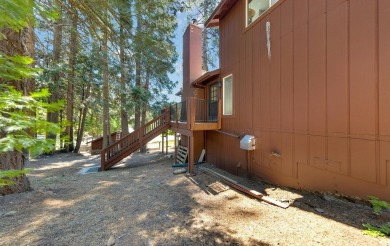 Spacious Retreat in Lake Almanor Country Club.Tucked away in a on Lake Almanor Country Club in California - for sale on GolfHomes.com, golf home, golf lot