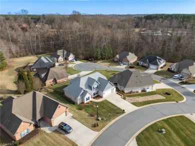 WOW! This beautiful, well-kept home features 3 bedrooms, 2.5 on Meadowlands Golf Club in North Carolina - for sale on GolfHomes.com, golf home, golf lot