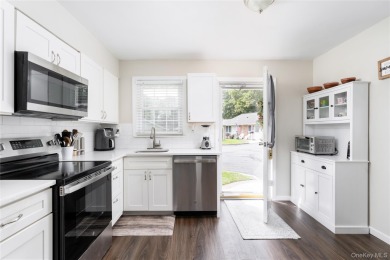 Beautiful End unit 2 Bedrooms 1.5 Baths 1 Car Garage and Heated on Leisure Village Golf Course in New York - for sale on GolfHomes.com, golf home, golf lot