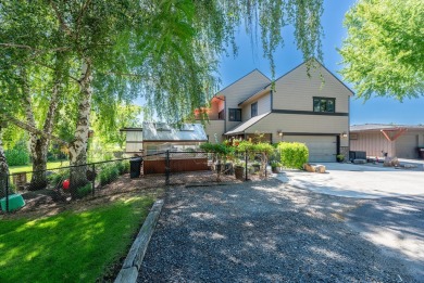 Nestled at the end of a quiet dead-end road, this beautifully on Prineville Golf and Country Club in Oregon - for sale on GolfHomes.com, golf home, golf lot