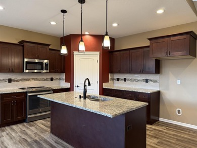 MLS# 290579 A Must See!  Better than new, 3 bedrooms, 2 on Horn Rapids Golf Club in Washington - for sale on GolfHomes.com, golf home, golf lot