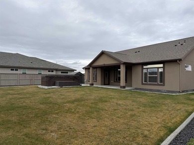 MLS# 290579 A Must See!  Better than new, 3 bedrooms, 2 on Horn Rapids Golf Club in Washington - for sale on GolfHomes.com, golf home, golf lot