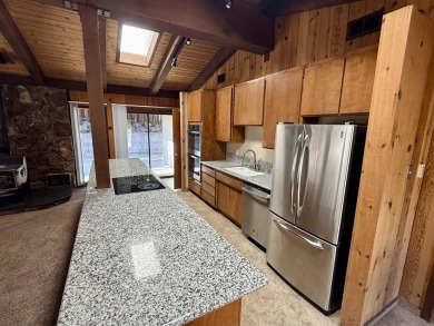 Charming Lake Almanor Country Club retreat on a spacious on Lake Almanor Country Club in California - for sale on GolfHomes.com, golf home, golf lot