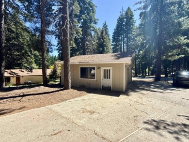 Charming Lake Almanor Country Club retreat on a spacious on Lake Almanor Country Club in California - for sale on GolfHomes.com, golf home, golf lot