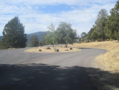 Beautiful Large .77 Acre Lot in the Running Y Ranch Resort just on Running Y Ranch Resort in Oregon - for sale on GolfHomes.com, golf home, golf lot