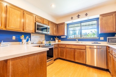 3 bedrooms, 3 bathrooms, plus an extra room upstairs perfect for on Plumas Pines Golf Resort in California - for sale on GolfHomes.com, golf home, golf lot