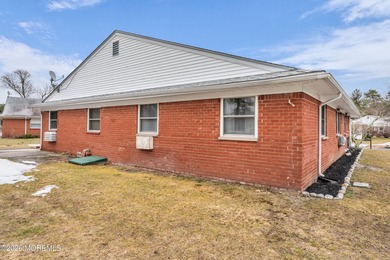 87A Fairway is located in the lovely Crestwood Village 1, a 55+ on Keswick Village Golf Course in New Jersey - for sale on GolfHomes.com, golf home, golf lot