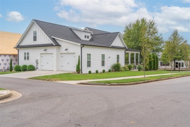 Like new in Olde Stone on a corner lot close to the clubhouse!! on The Club At Olde Stone in Kentucky - for sale on GolfHomes.com, golf home, golf lot