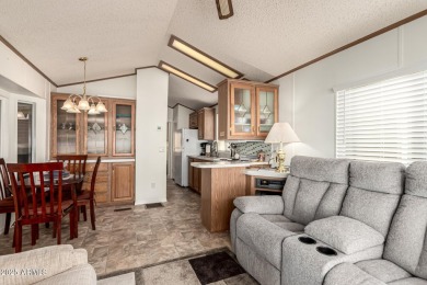 Beautifully maintained and fully furnished 1-bed, 1-bath home on Roadhaven Golf Course in Arizona - for sale on GolfHomes.com, golf home, golf lot