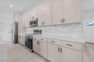 Beautiful New Construction in Sun 'N Lake - 4 Bedrooms, 3 Baths on Sun n Lake Golf and Country Club in Florida - for sale on GolfHomes.com, golf home, golf lot
