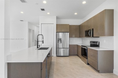 Welcome to this move-in ready 3-bedroom, 2.5-bath townhouse in on Panther Run Golf Club in Florida - for sale on GolfHomes.com, golf home, golf lot