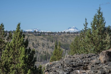 Discover the perfect getaway or build site in the highly sought- on  in Oregon - for sale on GolfHomes.com, golf home, golf lot