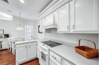 This charming 3 bedroom, 2 bath courtyard villa home is nicely on Hunters Ridge Country Club in Florida - for sale on GolfHomes.com, golf home, golf lot