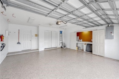 This charming 3 bedroom, 2 bath courtyard villa home is nicely on Hunters Ridge Country Club in Florida - for sale on GolfHomes.com, golf home, golf lot