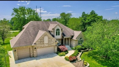 NEW CARPET, FRESHLY PAINTED, NEW DECK!  Welcome to this on Valparaiso Country Club in Indiana - for sale on GolfHomes.com, golf home, golf lot