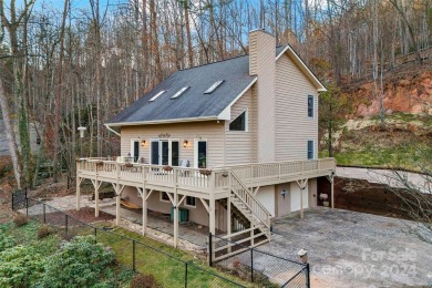 This beautiful 3 BR/2 BA home offers the perfect blend of on Black Mountain Golf Course in North Carolina - for sale on GolfHomes.com, golf home, golf lot