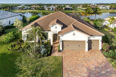 Buyer's Agents Welcome! This 1/3 Acre Waterfront Estate Home on Palm Beach Gardens Golf Course in Florida - for sale on GolfHomes.com, golf home, golf lot