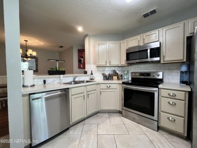 Here is your opportunity to own an end unit one-level townhome on Golf Club At Fleming Island in Florida - for sale on GolfHomes.com, golf home, golf lot