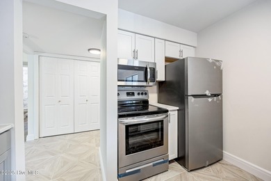 Beautifully renovated first-floor condo ideally located less on Pinehurst Resort and Country Club in North Carolina - for sale on GolfHomes.com, golf home, golf lot