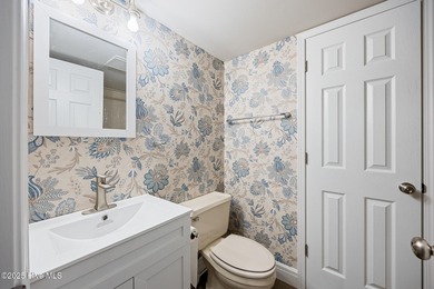 Beautifully renovated first-floor condo ideally located less on Pinehurst Resort and Country Club in North Carolina - for sale on GolfHomes.com, golf home, golf lot