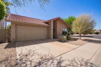 Charming 1,426 sqft home with dual master suites, nestled on The Lakes at Ahwatukee in Arizona - for sale on GolfHomes.com, golf home, golf lot