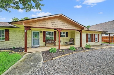 Charming 3-bedroom, 2-bathroom house located in Lake Kiowa, a on Lake Kiowa Golf Course in Texas - for sale on GolfHomes.com, golf home, golf lot