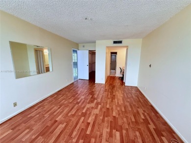 INVESTORS ALERT! !PRICE TO SELL - MOTIVATED SELLER! This 2/2 on The Diplomat Golf Resort and Spa in Florida - for sale on GolfHomes.com, golf home, golf lot