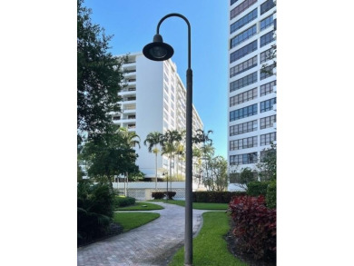 INVESTORS ALERT! !PRICE TO SELL - MOTIVATED SELLER! This 2/2 on The Diplomat Golf Resort and Spa in Florida - for sale on GolfHomes.com, golf home, golf lot