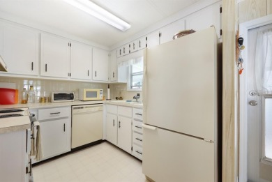 This 1982 manufactured home has 2 bedrooms, 2 bathrooms and is on Maple Leaf Golf and Country Club in Florida - for sale on GolfHomes.com, golf home, golf lot