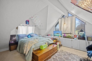 Welcome to this wonderful 3 bedroom, 2.5 bath home located on on Hide-A-Way Lake Golf Course in Texas - for sale on GolfHomes.com, golf home, golf lot