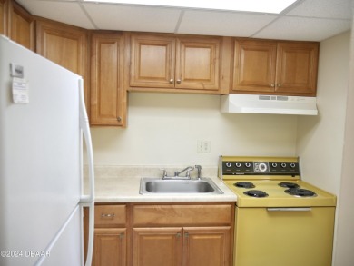 This charming 2-bedroom, 2-bathroom apartment offers a fantastic on Daytona Beach Golf Club in Florida - for sale on GolfHomes.com, golf home, golf lot