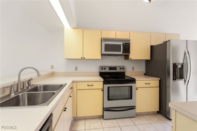 Welcome home to this beautiful 2 bedroom, 2 bath Villa in the on Cross Creek Country Club in Florida - for sale on GolfHomes.com, golf home, golf lot