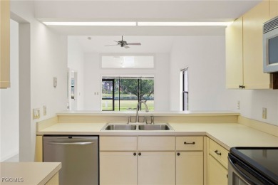 Welcome home to this beautiful 2 bedroom, 2 bath Villa in the on Cross Creek Country Club in Florida - for sale on GolfHomes.com, golf home, golf lot
