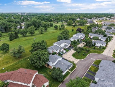 Enjoy low-maintenance living in this updated 2-bedroom ranch on Boughton Ridge Golf Course in Illinois - for sale on GolfHomes.com, golf home, golf lot