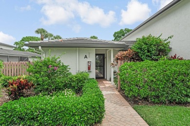 Welcome to this beautifully maintained villa in the exclusive on Hunters Run Golf and Country Club in Florida - for sale on GolfHomes.com, golf home, golf lot