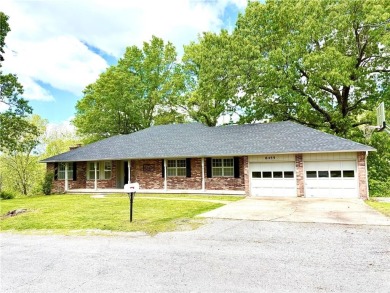 Nice two level brick home in a gorgeous area close to the lake on Prairie Creek Country Club in Arkansas - for sale on GolfHomes.com, golf home, golf lot