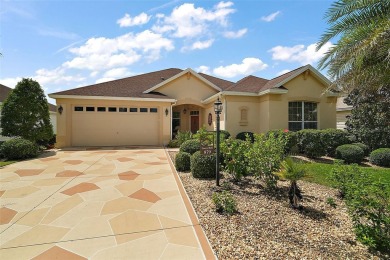 MAGNIFICENT 3/2 Camden TURNKEY with ENCLOSED UNDER-AIR LANAI and on The Links of Spruce Creek in Florida - for sale on GolfHomes.com, golf home, golf lot
