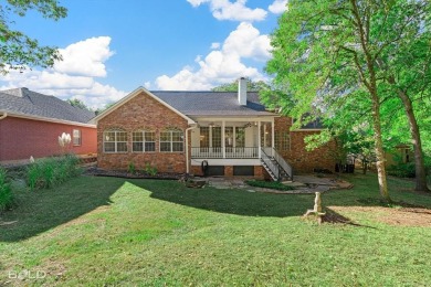 Beautiful home in Southern Trace. Located on a quiet cul-de-sac on Southern Trace Country Club in Louisiana - for sale on GolfHomes.com, golf home, golf lot